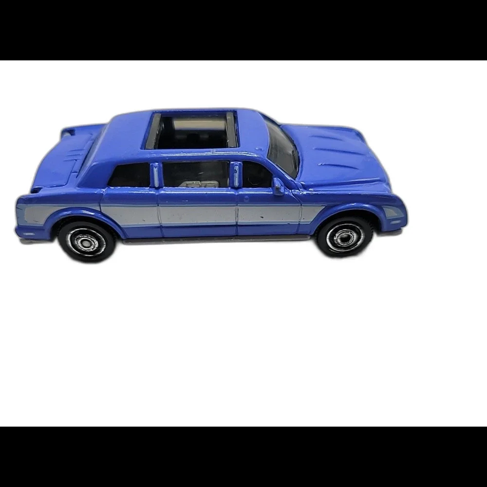 2001 Matchbox MB 537 Limousine Periwinkle with White Stripe Diecast Car 1:64 HW